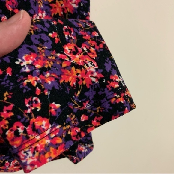 LuLaRoe Soft Knit Casual Purple Multicolor Floral Print Leggings. One Size - Picture 6 of 10